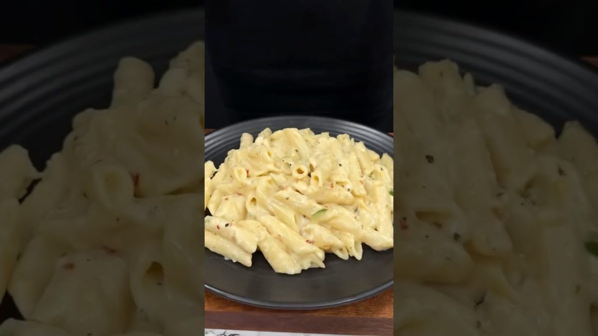 Cheesey white sauce pasta 🍝|| #shorts #food #asmrsound #viralvideo #trending #whitesaucepasta #asmr
