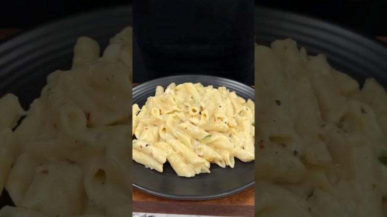Cheesey white sauce pasta 🍝|| #shorts #food #asmrsound #viralvideo #trending #whitesaucepasta #asmr