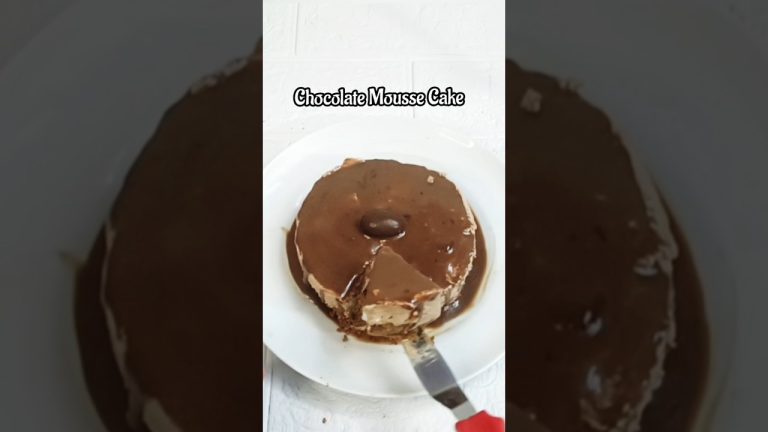 EASY CHOCOLATE MOUSSE CAKE RECIPE #Shorts #chocolatecake #cakerecipe #dessertrecipe #trending