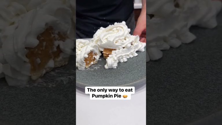 I just hate Pumpkin Pie 😂🥧 #lifehack #lifehacks #lifehacks101 #pie #thanksgivingdessert #desserts