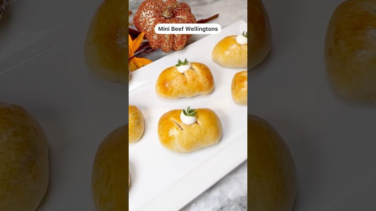 Mini Beef Wellingtons! #FestiveAppetizers #ChristmasAppetizers #MiniBeefWellingtons