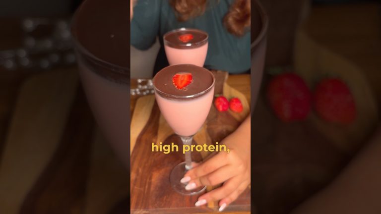 High protein strawberry mousse! Healthy and guilt free. #desserts #christmas #recipes