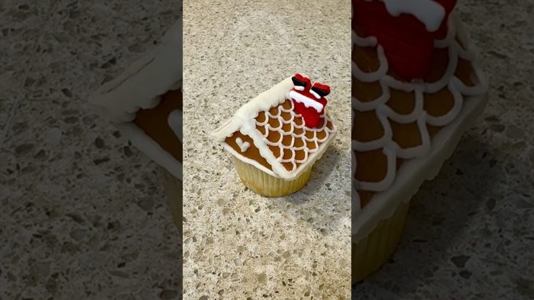 Gingerbread House Cupcake #cupcake #christmas #shorts