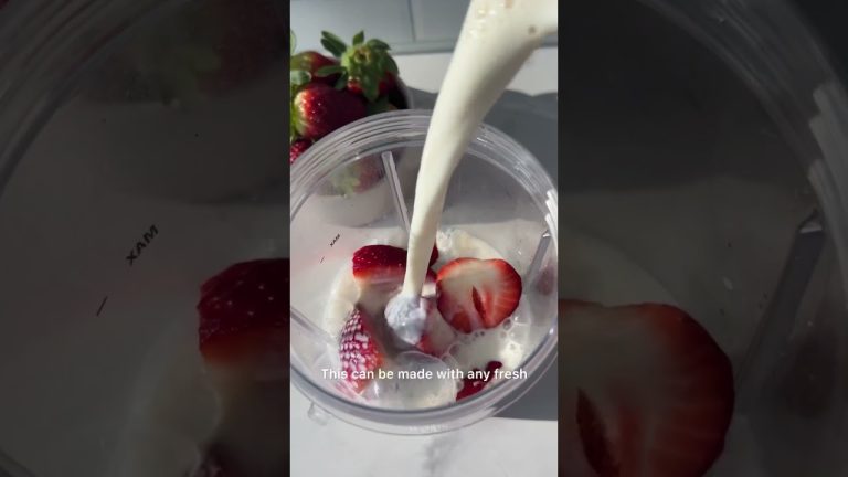 ELEVATE YOUR AM | STRAWBERRY MILKSHAKE CHIA PUDDING 🍓 #protein #recipe #breakfastbowl