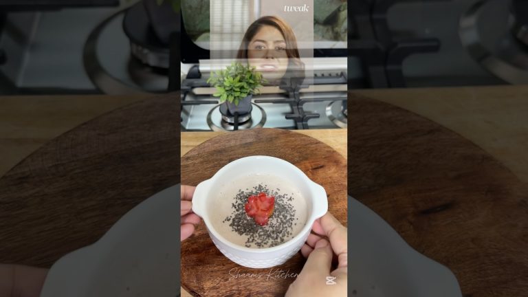 Mrunal thakur's secret breakfast smoothie for weight loss #viralvideo #shortsfeed #detoxsmoothie