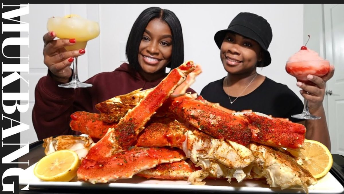GIANT KING CRAB MUKBANG + KING CRAB SEAFOOD BOIL RECIPE