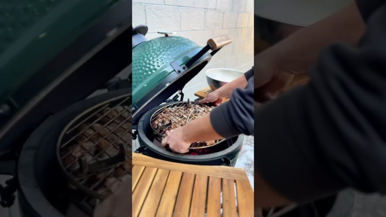 Wings on the #biggreenegg with The Flip Grill. #wings #bbq #bbqwings #shorts #food #cooking