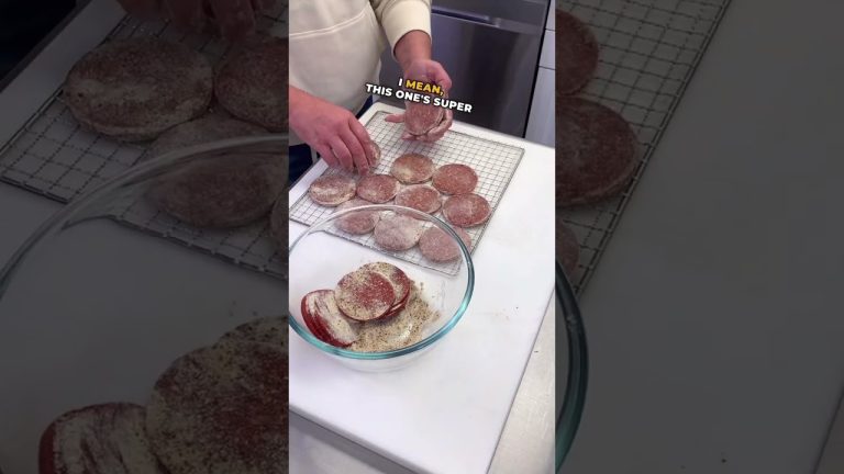 The Pepperoni Jerky HAS to be delicious! #pepperoni #jerky #jerkyrecipe #Bestsnacks #snacks