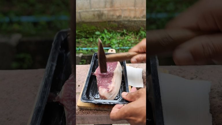 ทุบเนื้อเหนียวๆให้เป็นสเต็กนุ่มสูตรเชฟเถื่อน