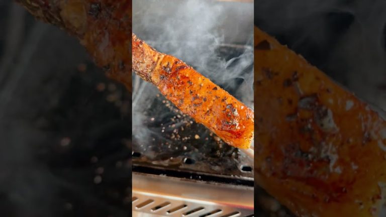 Стейк стриплойн в сливочно-перечном соусе с ромом 🍹. Стейкология.