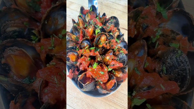 This Christmas Eve impress with Zuppa di Cozze (Mussels) flavorful, quick & festive #shorts #recipe