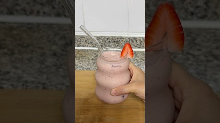 Strawberry Banana And Apple Smoothie #shorts #reels #asmr #smoothie #cooking #breakfastrecipes #yt
