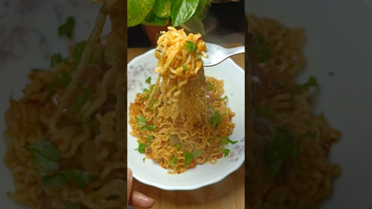 Masaledar MAGGI🍜🤤#shorts #maggi #maggie #maggirecipe #magginoodles #nestle #trending #youtubeshorts