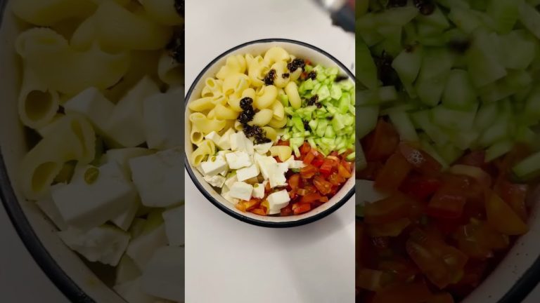 45 days of  eating healthy | Day 22/45| Quick Comfort Salad| Somya Luhadia #healthcoach #shorts