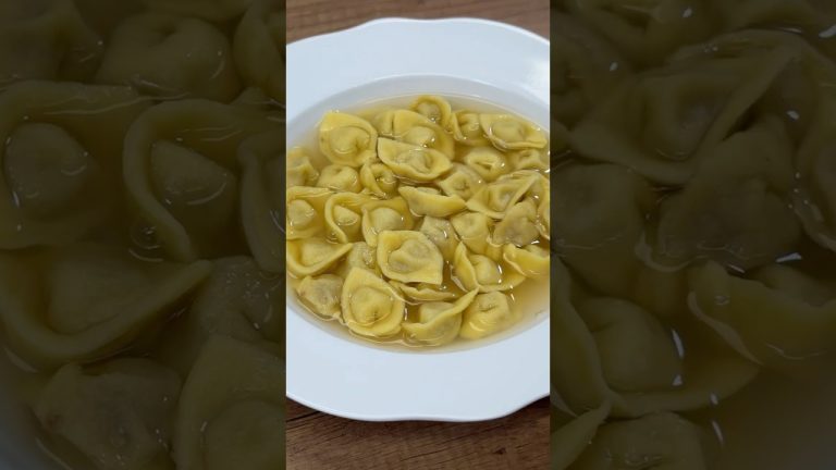TORTELLINI in BRODO😍✨🎅 #Shorts