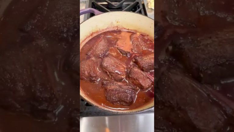 Red Wine Braised Short Ribs #shorts #braisedshortribs #redwinebraisedshortribs