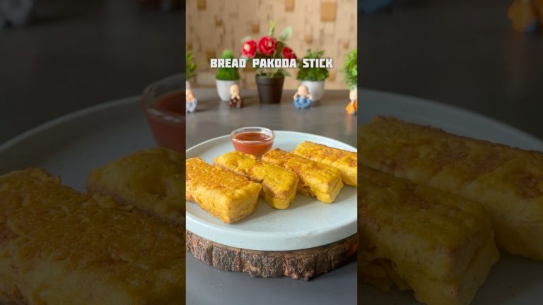 Trending recipe of bread pakoda stick #shorts #recipe #pakoda #bread #potato