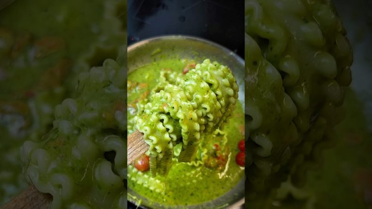 15-Minute Pesto Pasta Perfection🍃The easiest creamiest Pasta in minutes🍝Recipe in description 👇