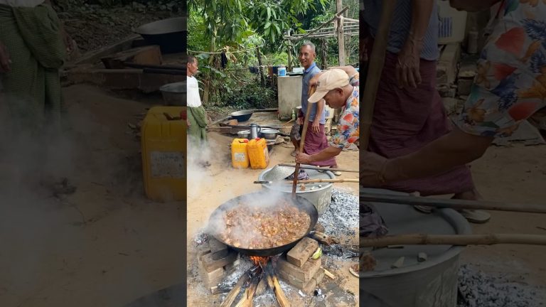 ငှက်ပျောဖက်နဲ့ ဝက်သားနှပ် #ဝက်သား #pork #porkcurry #porkrecipe #recipe #cooking #food
