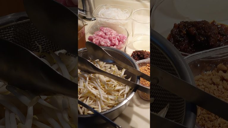 Tom Yum Rice Noodles with Pork 🍜🌶️ | #shorts