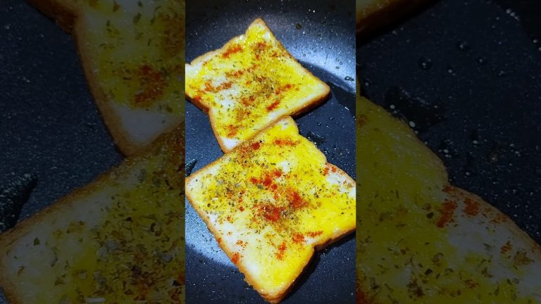 Perfectly cooked egg bread with green chilli #shortsvideo #bread