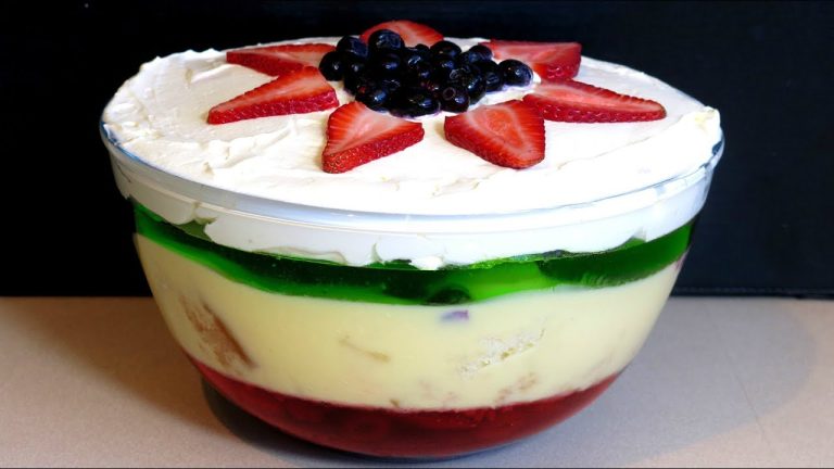 How To Make Homemade Christmas Trifle – The Easiest Recipe Ever!
