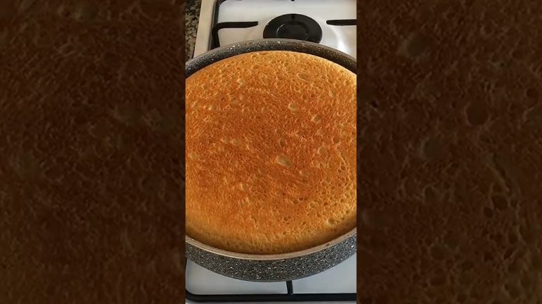 FIRIN OLMADAN EVDE TENCEREDE KOLAY EKMEK YAPIMI✅💯 #ekmektarifi #shorts