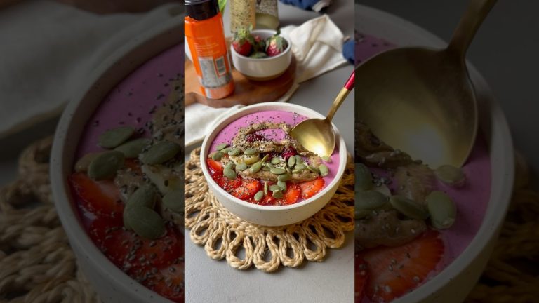 Strawberry smoothie bowl #explore #breakfast #strawberry #smoothie #healthyfood #sugarfree #ideas