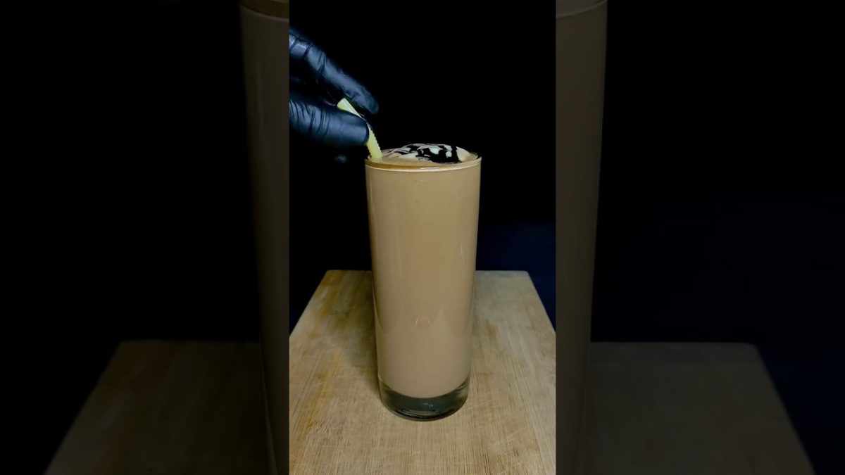 Amul chocolate milkshake 🤤✨#foodshorts #ytshorts #milkshake #recipe @poushalicooking