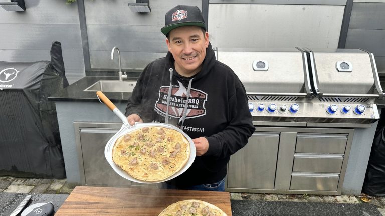 Flammkuchen mit Bratwurst vom Grill – Silvesterflammkuchen
