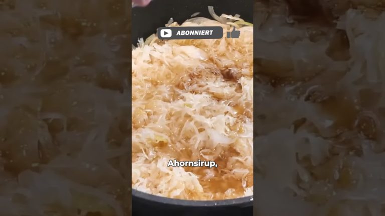 Omas Sauerkraut mit Speck zubereiten 🥬 Das Rezept, das du nie vergessen wirst! 🥓