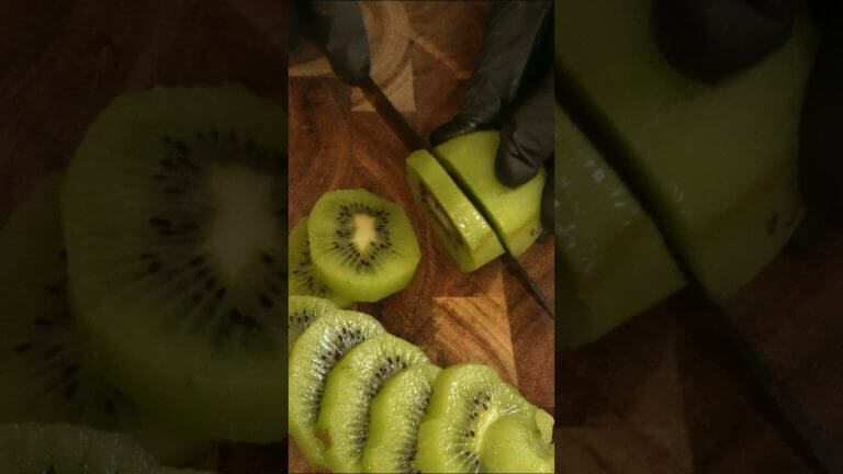 Kiwi + Banana = Smoothie Magic! ✨🍹 #HealthyDrink #shorts