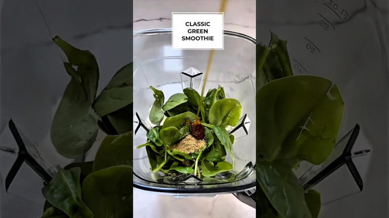 How to Make a Classic Green Smoothie | Best Green Detox Smoothie Recipe For Beginners #shorts