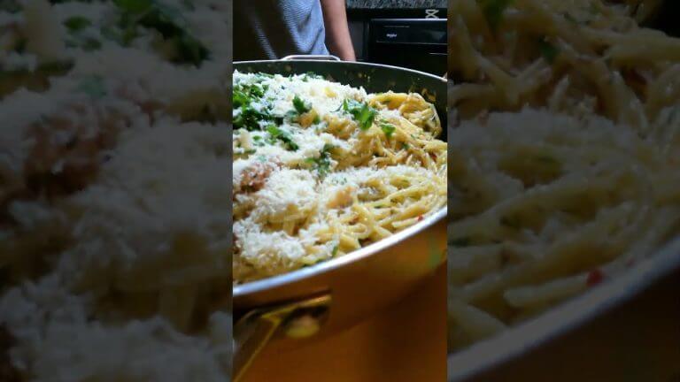 🍝 Authentic Italian Bacon Spaghetti in Minutes! 🇮🇹🔥 #shortsvideo  #foodie  #italiancuisine