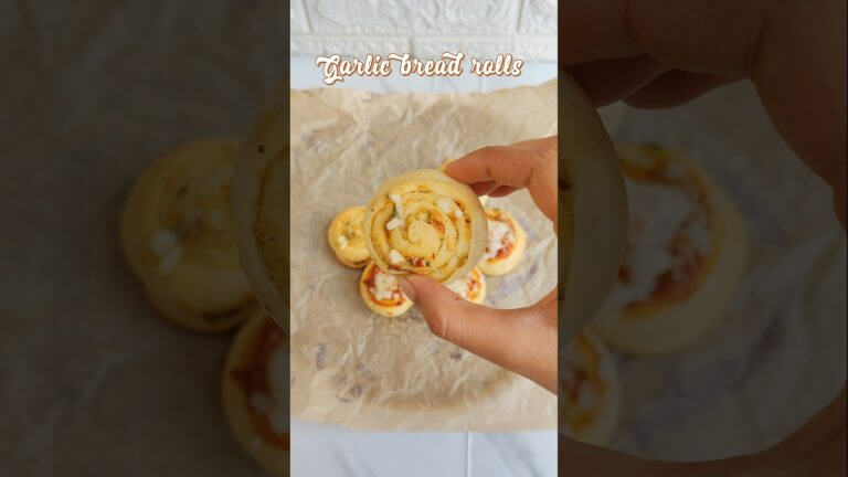 Garlic bread rolls recipe, #trendingshorts #breadrolls #fypシ゚