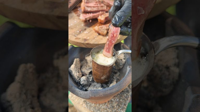 สเต็กมีเดี่ยมแรร์จุ่มเนยเดือดอร่อยแบบตะโกน