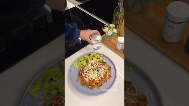 Leftovers for dinner 🍝 Plate up dinner 🍽️ #food #plateup #dinner #pasta #housewife