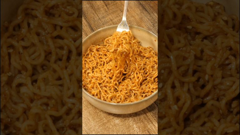 #korean style maggi#how to make Korean noddles with maggi#maggie#maggi#garlic MaggieMaggi#shorts