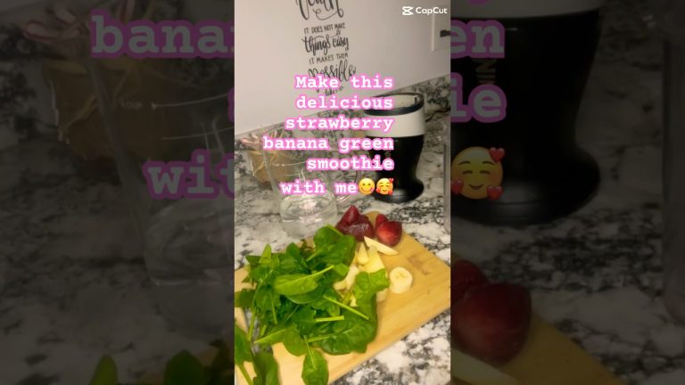 Make this strawberry banana green smoothie!?#weightloss#cleanse#youtubeshorts