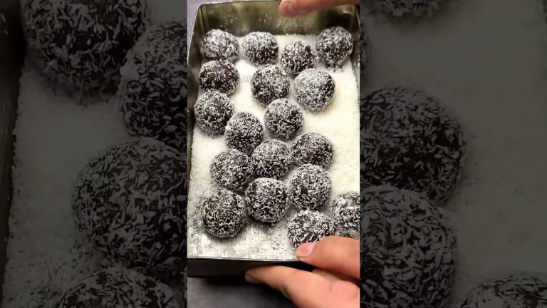 ऐसे नारियल के लड्डू आपने कभी नहीं खाए होंगे Nariyal ke Laddu #shorts #trending #dessert #sweet