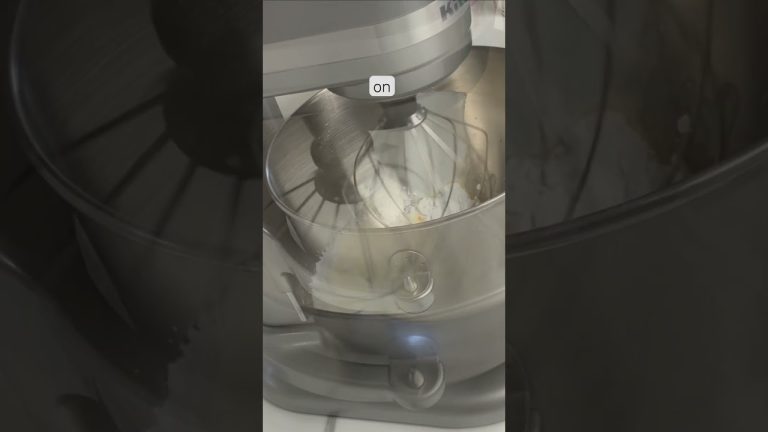 How to make homemade whipped cream #kitchenaid #kitchenaidrecipes #kitchenaidmixer #recipes #kitchen