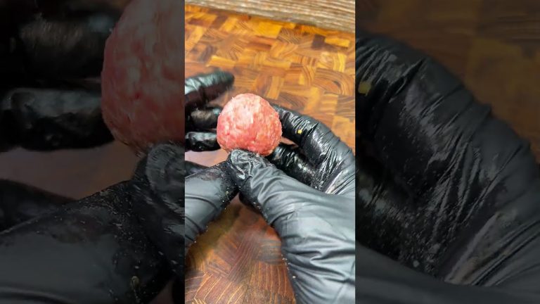 Bacon Cheeseburger Bombs 👀 Full recipe on cookingintheyard.com 👍  #bbq  #recipe  #bacon