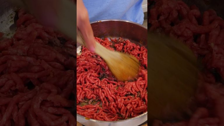 Dinner in Minutes: Ground Beef Potato Hack! 🕒🍖