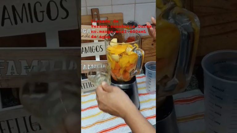 Licuado de verano.Zanahoria🥕 durazno 🍑. mango 🥭.1/2Tacita de miel y 600ML de agua#licuados #recetas