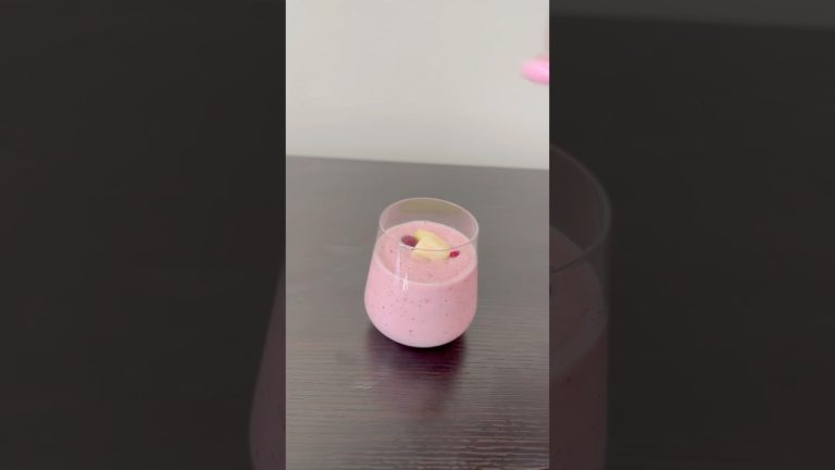 Cranberry Pineapple Smoothie #foryouシ #fypage #smoothierecipes