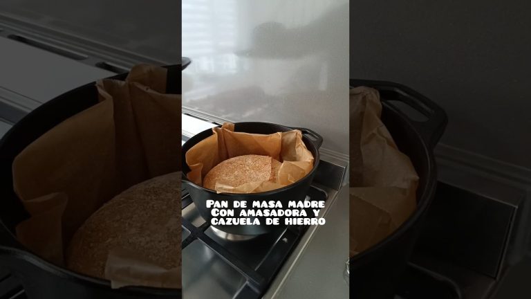 Pan de masa madre con amasadora y cazuela de hierro #pan #masamadre #cazuelahierro