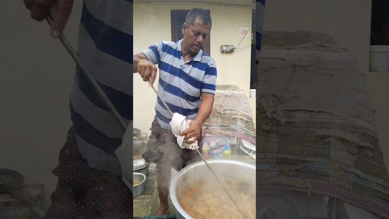 నాన్న catering లో 10kgs చికెన్ కర్రీ చేశాడు/How to make 10kgs chicken curry in Telugu#shorts