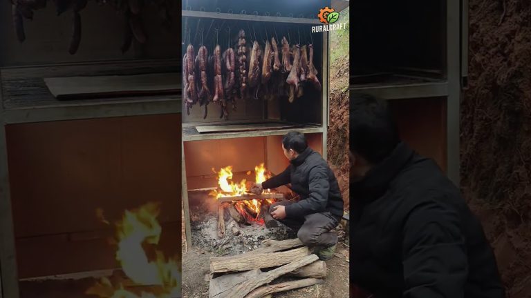 As the Spring Festival approaches, every household is smoking sausages and bacon. it's a tradition