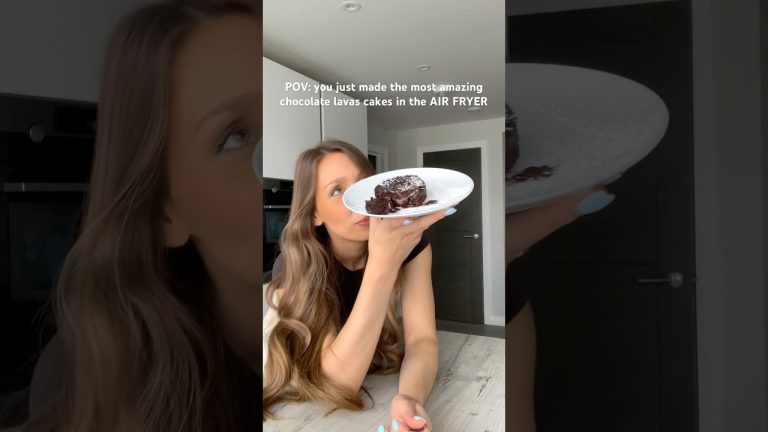 How to make amazing molten lava cakes in the AIR FRYER #easyrecipe #shorts #ASMR