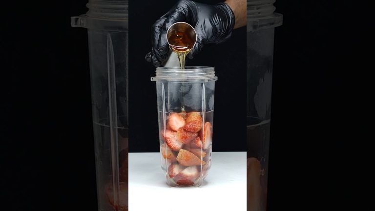 Strawberry 🍓 milkshake recipe #shorts